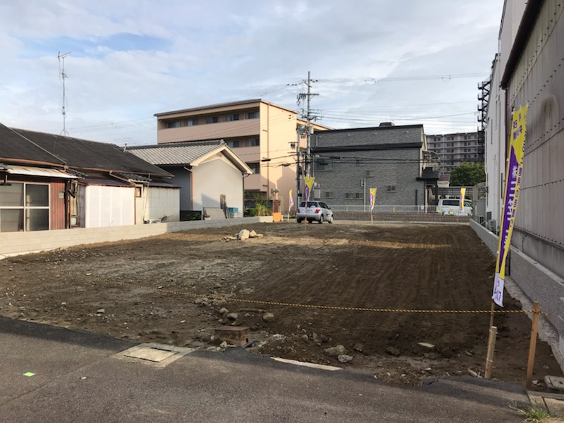 グラッド・タウン江端町の前面道路含む現地写真