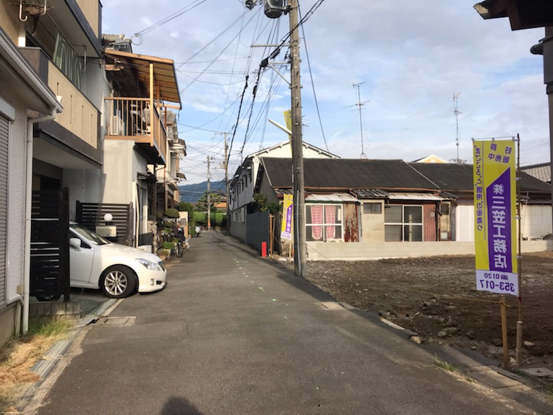 グラッド・タウン江端町の前面道路含む現地写真