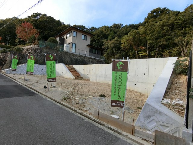 神戸市垂水区多聞台3丁目-1号地　土地の前面道路含む現地写真|１号地　１３８０万円　２号地　１７８０万円