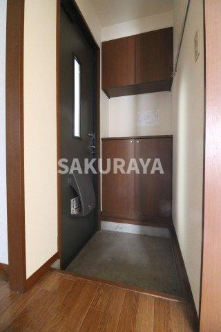 ウィンドフィルの玄関|現況と異なる場合がございます。