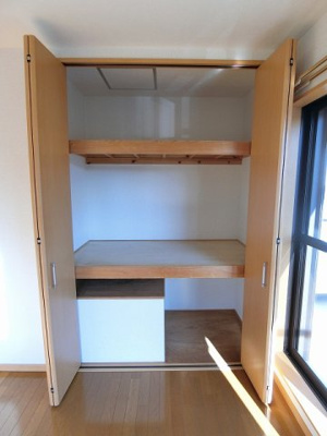 【収納】 | ドエルCHIDA | 2階・洋室6帖のお部屋にある収納スペースです！奥行きのある収納スペースでお荷物の多い方も安心！