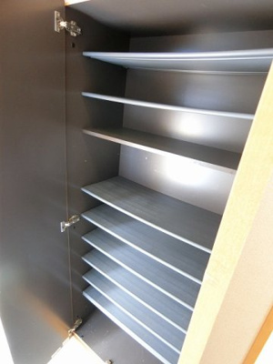 【玄関】 | ドエルCHIDA | シューズボックス付きで玄関すっきり片付きます！お客様もスムーズにお出迎えできますね♪