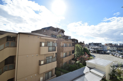 【展望】 | 【デザインリノベーション！おしゃれな室内です♪】豊中パークハイツ | 南向きバルコニーから差し込む明るい光！