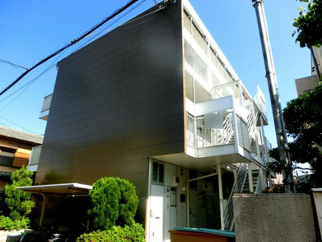  レオパレス本町の外観