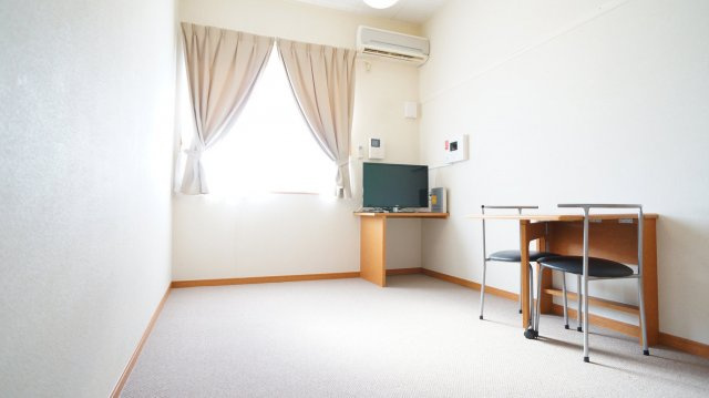  レオパレス本町の寝室