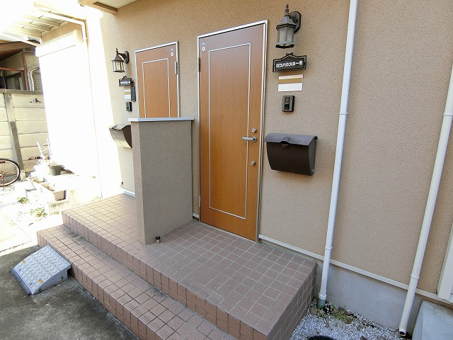 ロコハウスB棟のエントランス