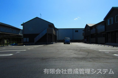 【駐車場】 | シャルマンコーポA | 2台分駐車場があるので、車を買う予定の方も安心です