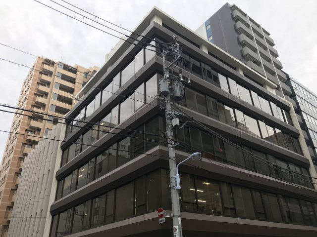 材商会館の外観
