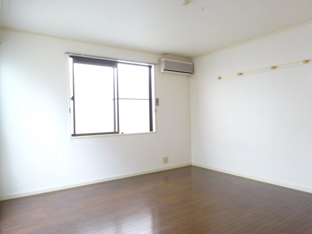 平野町アパートの洋室