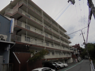 【外観】 | 緑豊かな環境に立地★