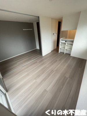 【居間・リビング】 | グレイスコスモス B棟 | 反転タイプのお部屋の写真です（現況を優先致します）