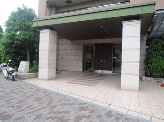 【エントランス】 | JR南武線「尻手」駅徒歩17分、JR東海道本線「川崎」駅バス8分徒歩4分。