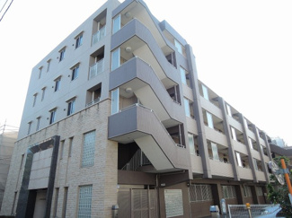 【外観】 | 80平米超えの広々とした3LDK！各居室6.0帖以上あり開放感がございます
住まいの独立性を高める玄関ポーチ付♪