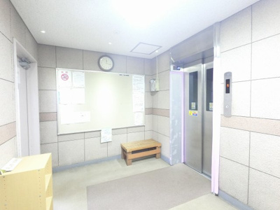 【その他共用部分】 | サニーハイツ新横浜 | お買い物時やベビーカーの出し入れに便利なエレベーター付。
