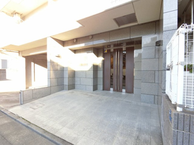 【エントランス】 | パレ・ソレイユ田園調布東 | 閑静な住宅街に佇む低層マンション。
綺麗に管理されております。