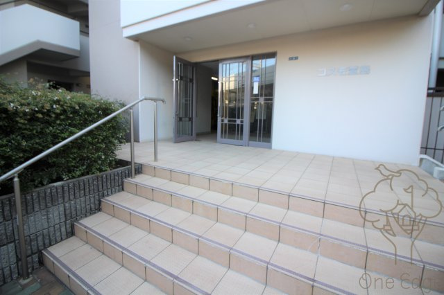 コスモ萱島のエントランス