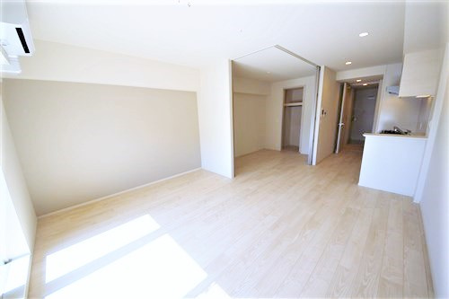 【洋室】 | OPUS RESIDENCE SHINSAIBASHI SOUTH