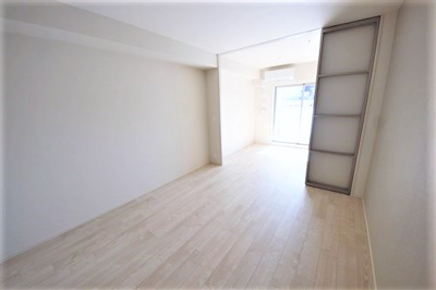 【洋室】 | OPUS RESIDENCE SHINSAIBASHI SOUTH