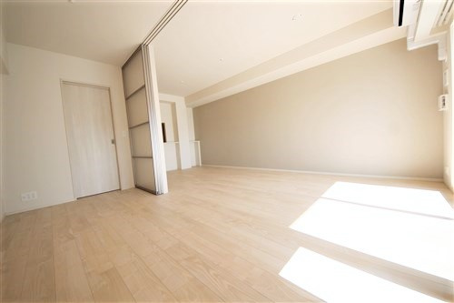 【洋室】 | OPUS RESIDENCE SHINSAIBASHI SOUTH