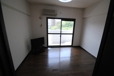 【居間・リビング】 | グロース春日ビル