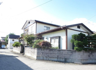 【外観】 | 現在リフォーム中。駐車場を4台分に拡幅し、運転が苦手な人でもスムーズに駐車が出来るようにします。