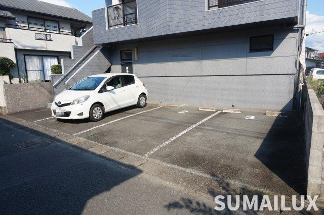 ユニヴァーサルハイツの駐車場