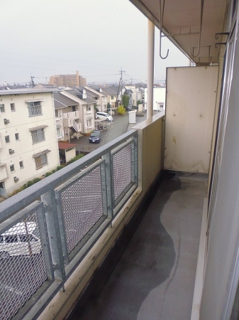 熊本市北区武蔵ケ丘７丁目のアパートのバルコニー