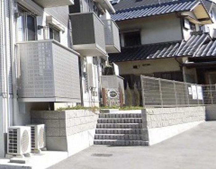 熊本市北区清水本町のアパートのエントランス