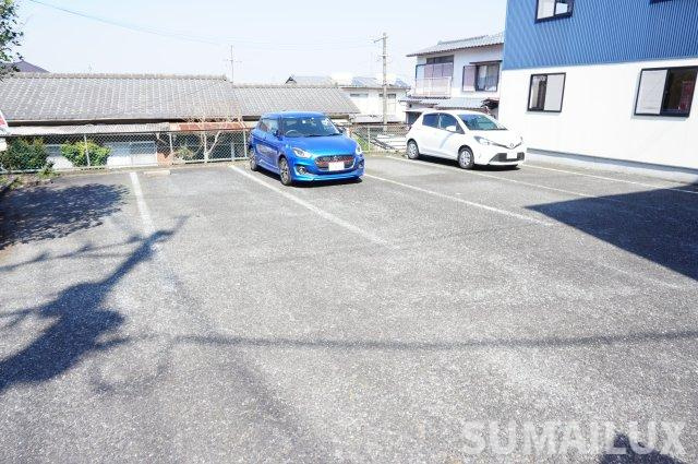 ハミングコート麻生田Aの駐車場