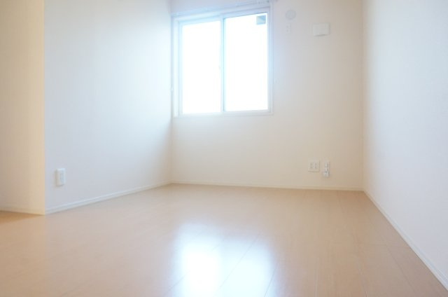 ジュネス涼風の洋室