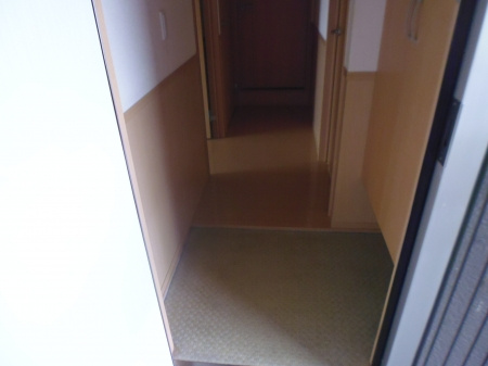 熊本市東区小山６丁目のアパートの玄関