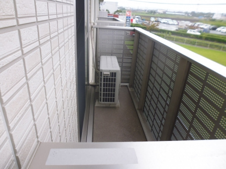 熊本市東区小山６丁目のアパートのバルコニー