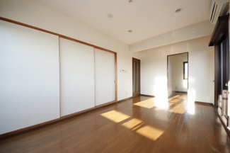 【居間・リビング】 | エスグランデ鴻巣 | ※別部屋参考写真