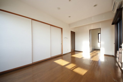【居間・リビング】 | エスグランデ鴻巣 | ※別部屋参考写真