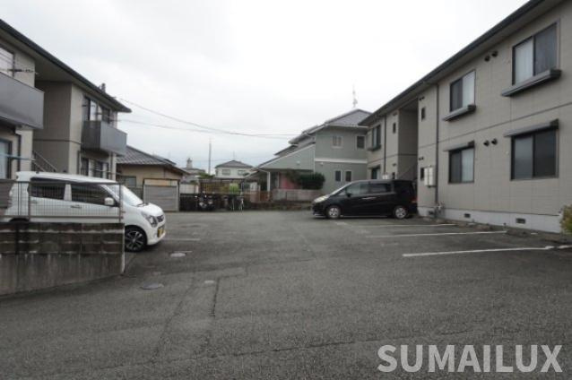 熊本市東区戸島西１丁目のアパートの駐車場