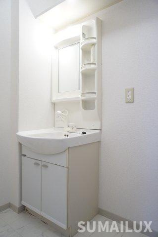 熊本市東区戸島西１丁目のアパートの独立洗面台