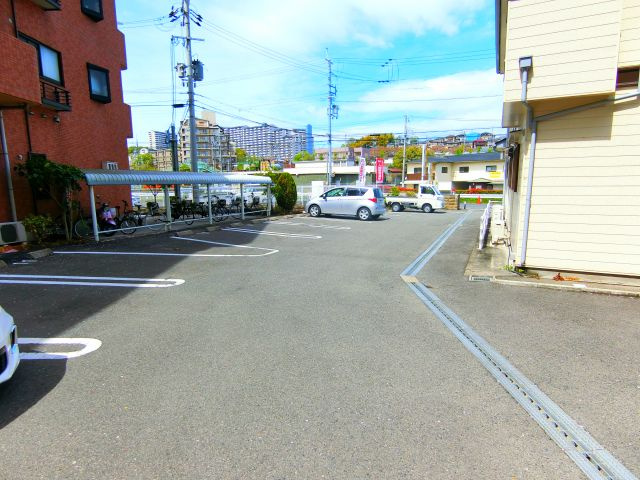 トリニティーグレースの駐車場