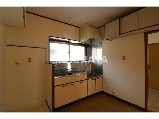 根岸方貸家Aのキッチン|現況と異なる場合がございます。