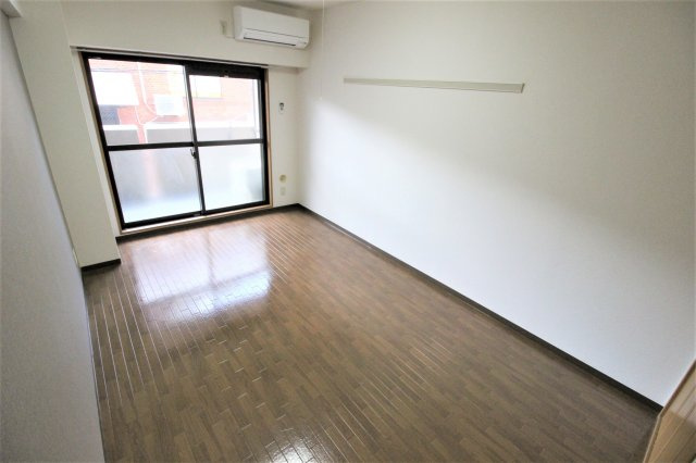 【洋室】 | サンピリア小阪