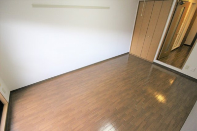 【洋室】 | サンピリア小阪