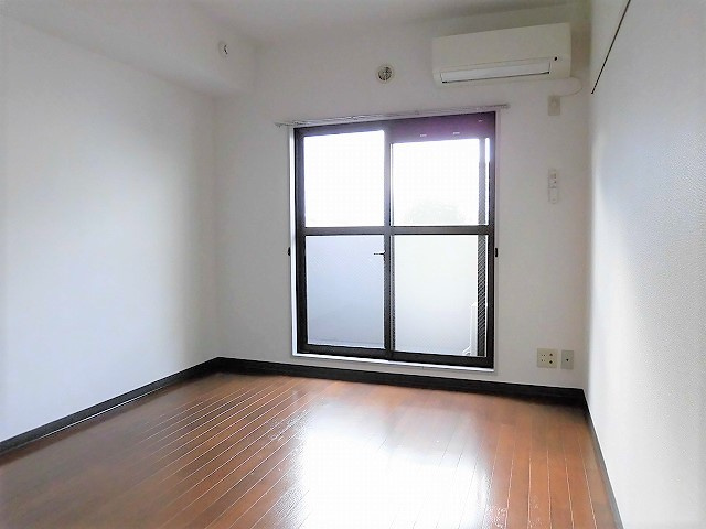 昭島コートエレガンスB棟の居間・リビング