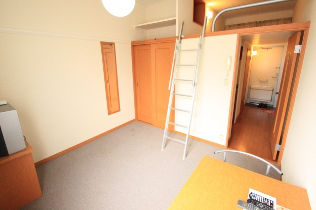 レオパレスサンシャイン田中21の洋室