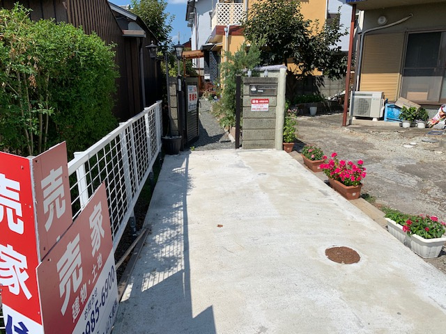 三田市上井沢　中古戸建の駐車場