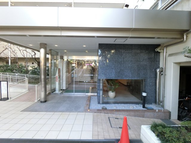 トーカンマンション加賀公園のエントランス