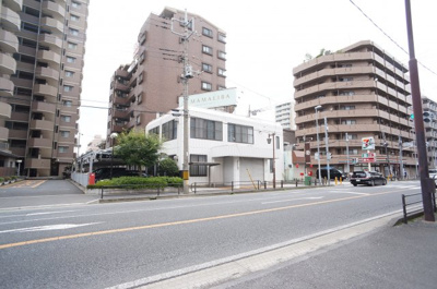 【外観】 | TAKEUCHI17 | 国道17号沿い店舗です。