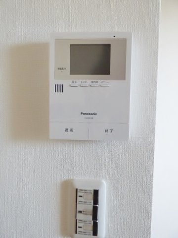 【セキュリティ】 | グランコムメゾン上野中 | TV付インターホンでお部屋から来客を確認できて安心♪　※掲載画像は同タイプの別室内画像のためイメージとしてご参照ください。