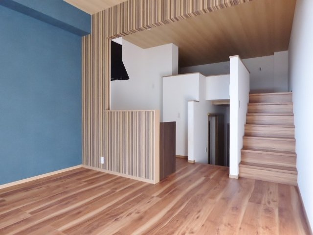 【居間・リビング】 | グランコムメゾン上野中 | １Ｋだけどロフトの分奥行があり、広々とした空間です♪　※掲載画像は同タイプの別室内画像のためイメージとしてご参照ください。