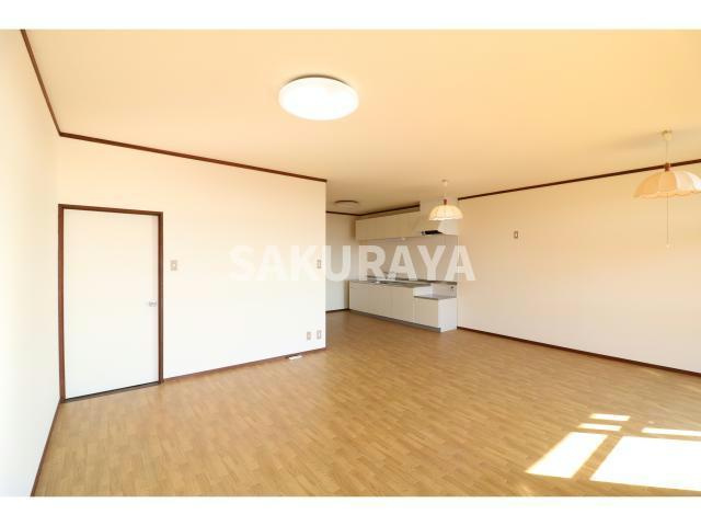 ニュートン・ヴィレッジの居間・リビング|2018年撮影。現況と異なる場合がございます。