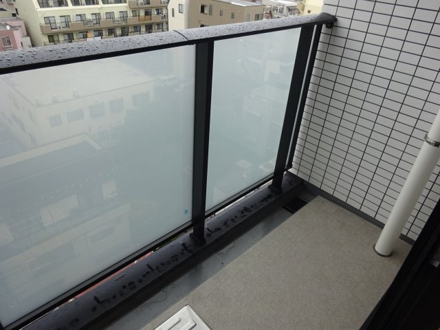 エストゥルース新小岩のバルコニー