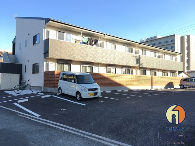 ビオス広川C棟の駐車場